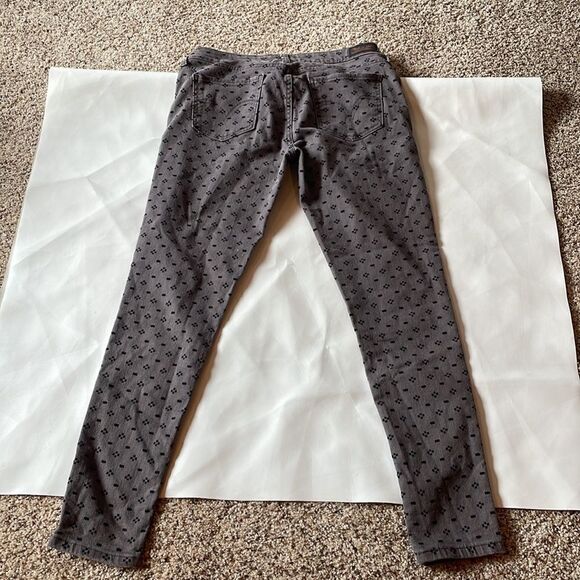 Levi 535 grey with black designs leggings - Picture 6 of 14